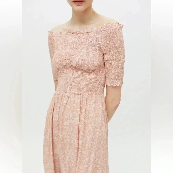 NWOT Urban Outfitters Smocked Off The Shoulder Midi Dress Pink Women’s Medium - Picture 16 of 16